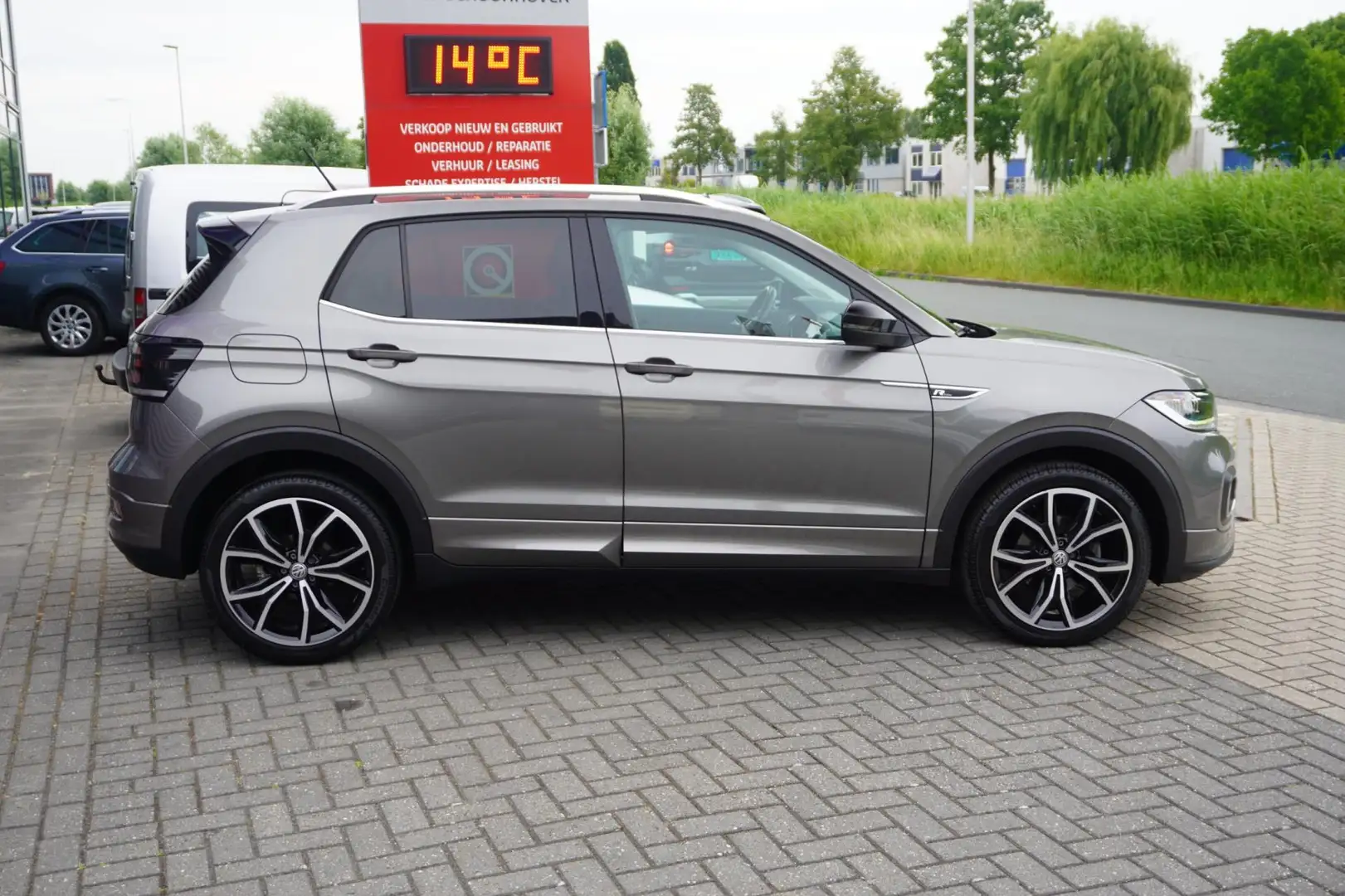 Volkswagen T-Cross 1.0 TSI Style / R-line / Winterset / Dealer onderh Gris - 2