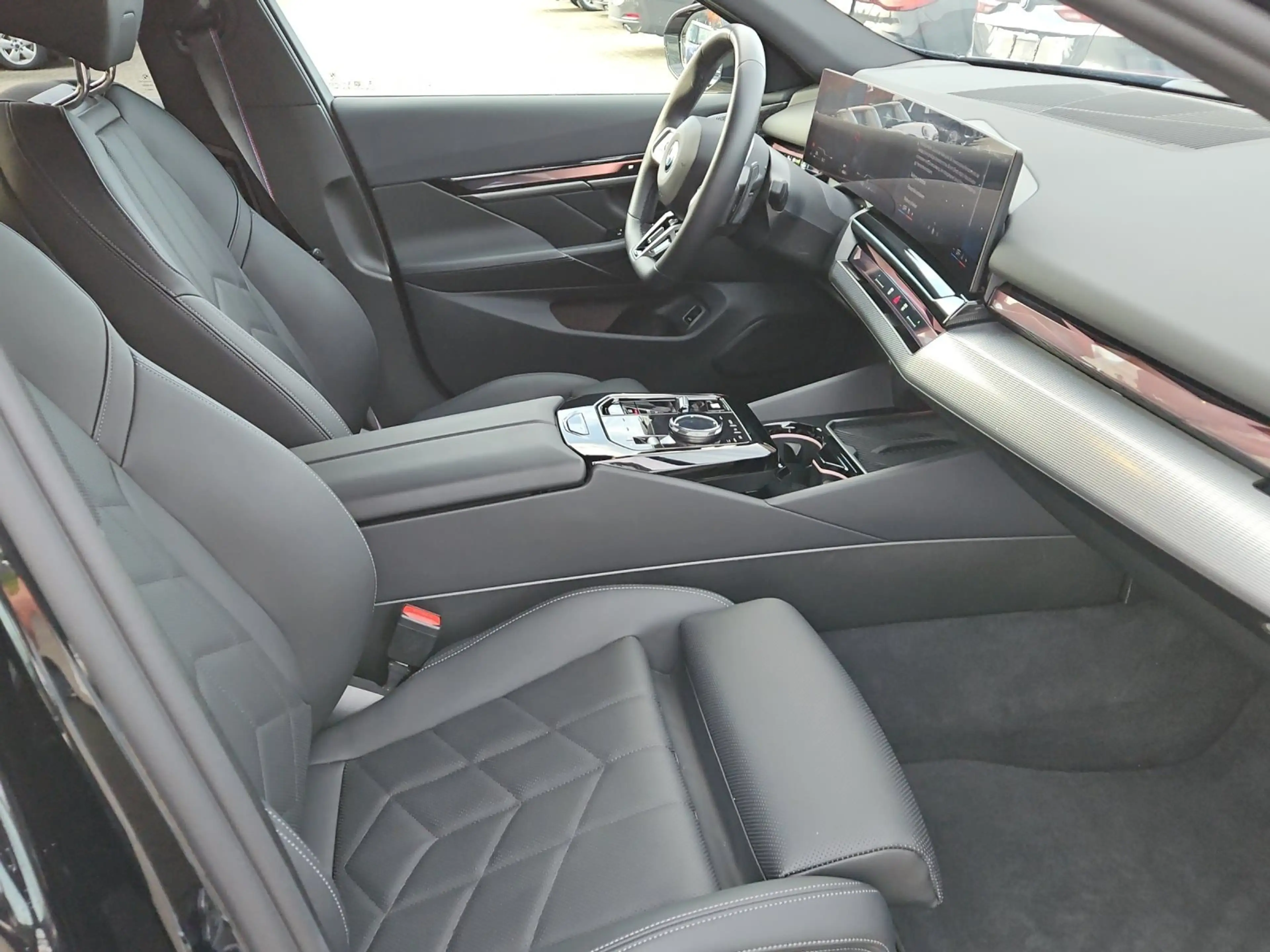 BMW 520 d Touring M Sport Pro/IconicGlow/B&W Souround/AHK — photo 15