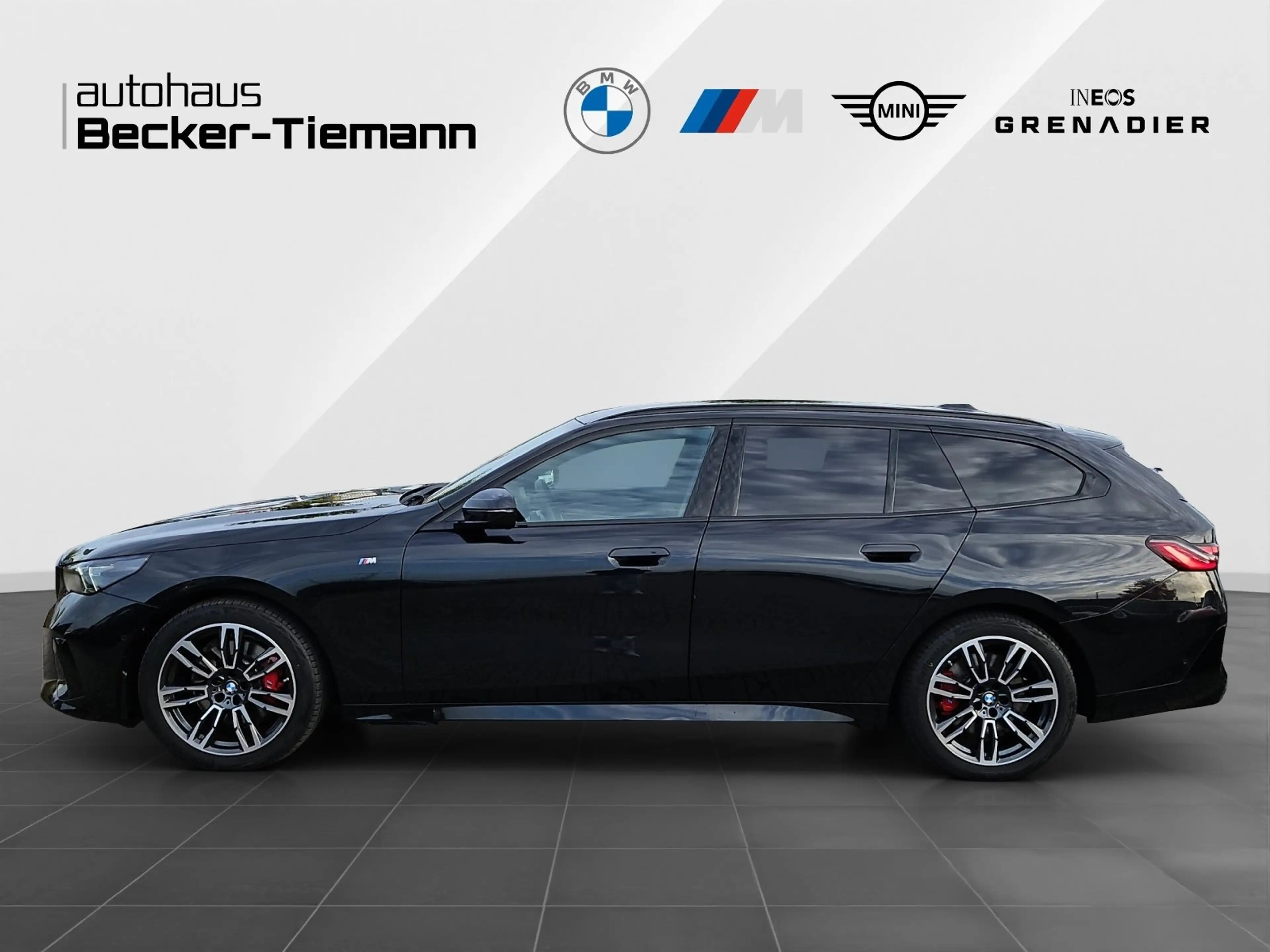 BMW 520 d Touring M Sport Pro/IconicGlow/B&W Souround/AHK — photo 3