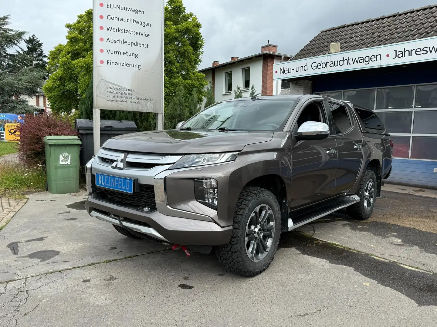 Mitsubishi L200 2.2 DI-D 4x4 DoKa Hardtop-Winde-Stdhzg.-AHK-PDC... Bruin - 1