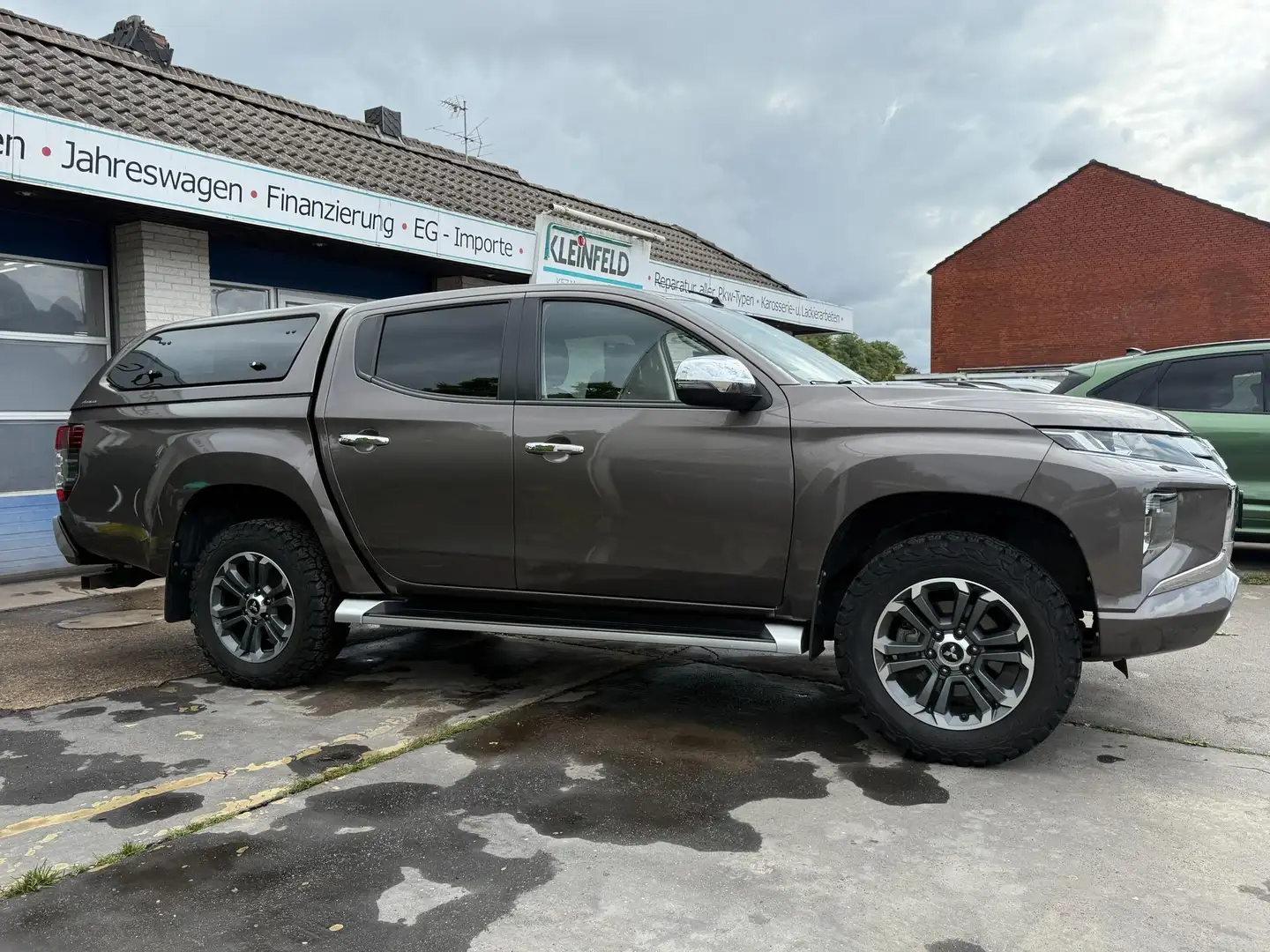 Mitsubishi L200 2.2 DI-D 4x4 DoKa Hardtop-Winde-Stdhzg.-AHK-PDC... Bruin - 2