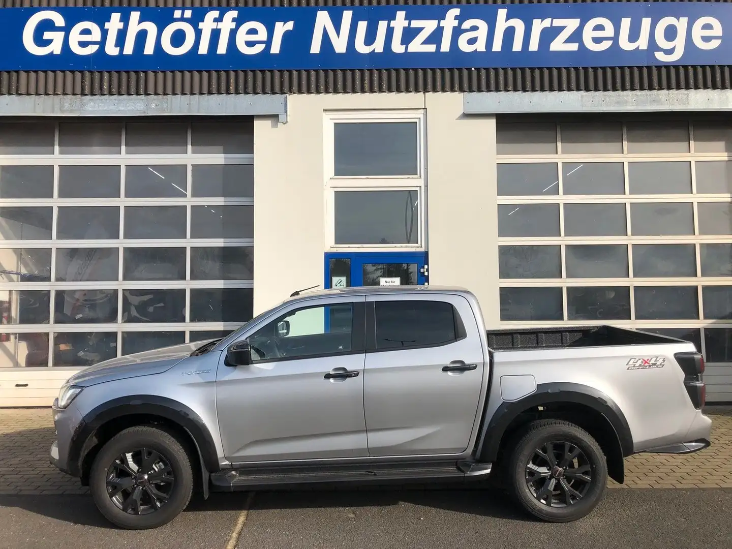 Isuzu D-Max Double Cab V-Cross MT MY23 +SOFORT+ Zilver - 1