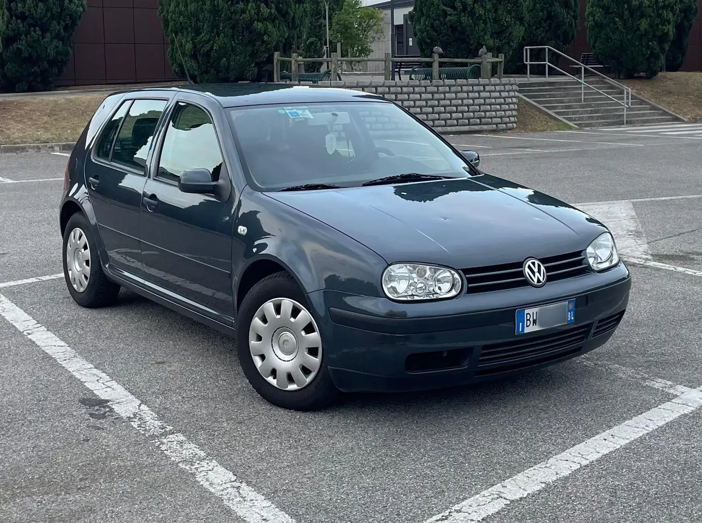 Volkswagen Golf Golf 5p 1.6 Highline 105cv Grigio - 1