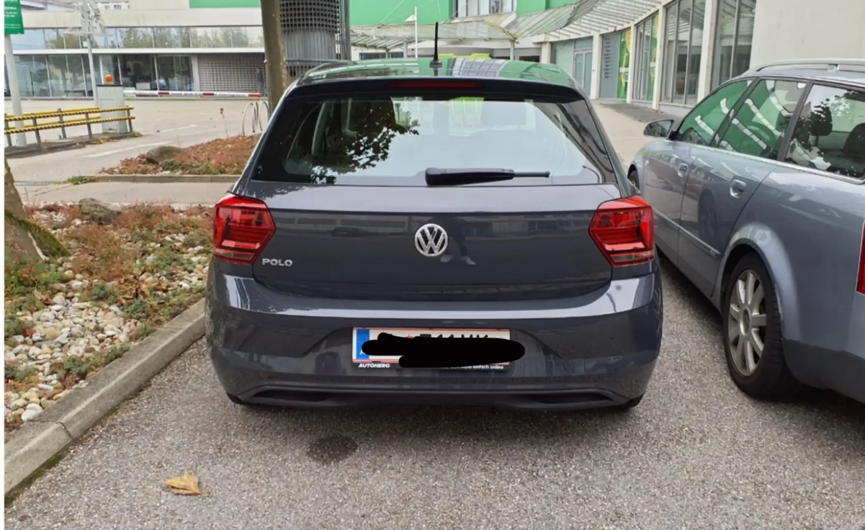 Volkswagen Polo 1,0 Grau - 2