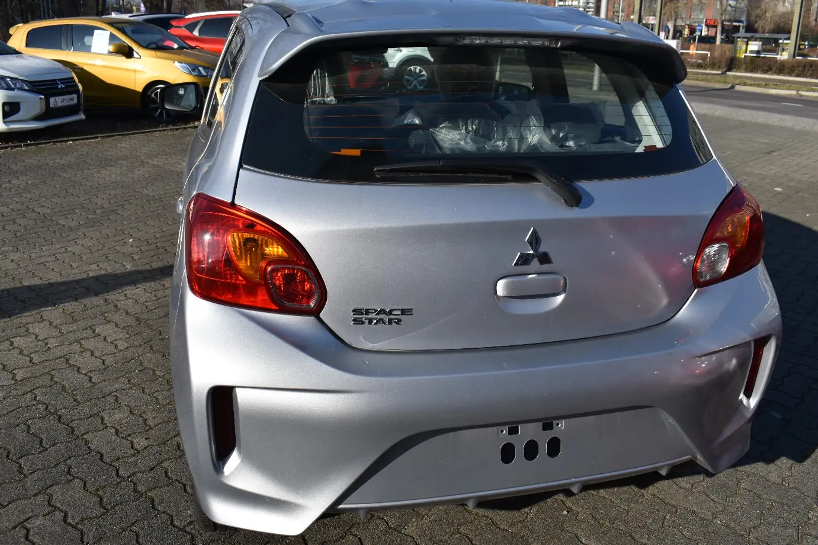 Mitsubishi Space Star Select 1.2 MIVEC 5-Gang Silber - 2