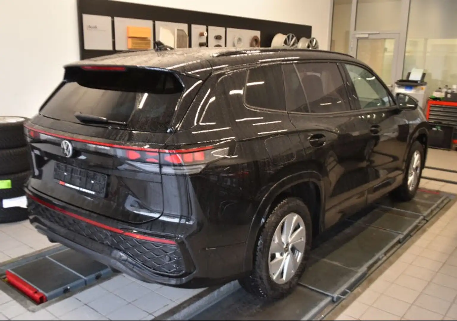 Volkswagen Tayron 2.0 TDI DSG 4M R-Line 7-Si. MATRIX PANO AHK Schwarz - 2