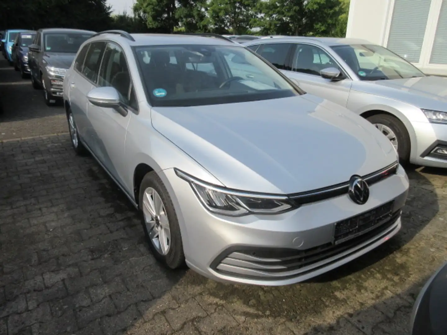 Volkswagen Golf Variant Life 1.5 eTSI DSG NAVI AHK ACC ALU APS SITZHEIZUNG CLIMATRONIC GJR Silber - 1