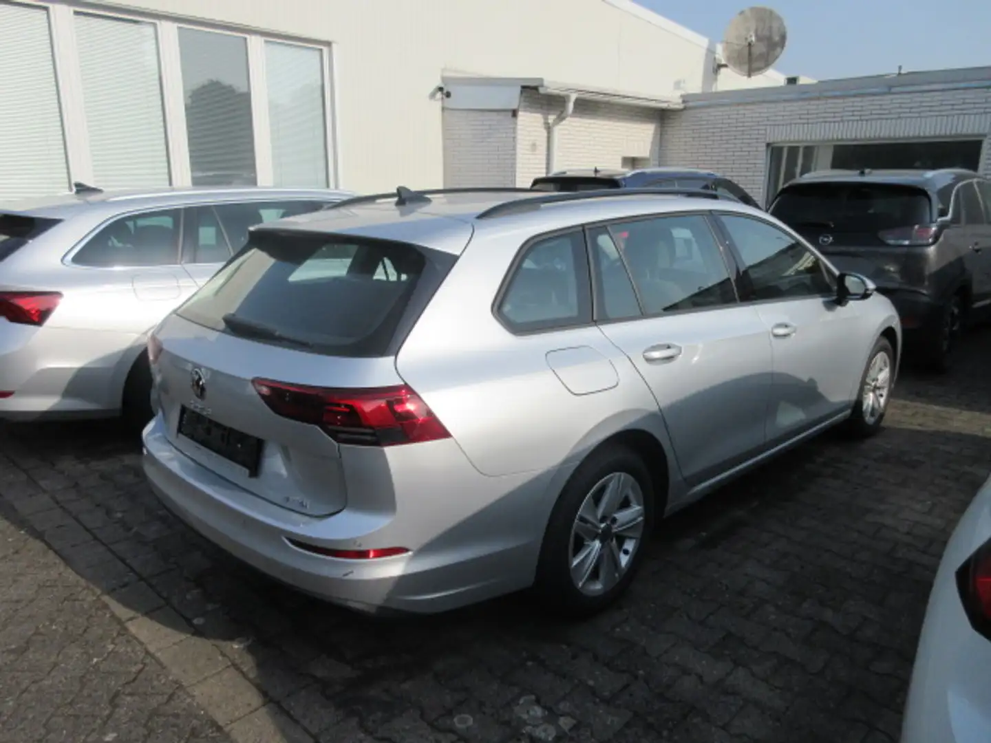 Volkswagen Golf Variant Life 1.5 eTSI DSG NAVI AHK ACC ALU APS SITZHEIZUNG CLIMATRONIC GJR Silber - 2