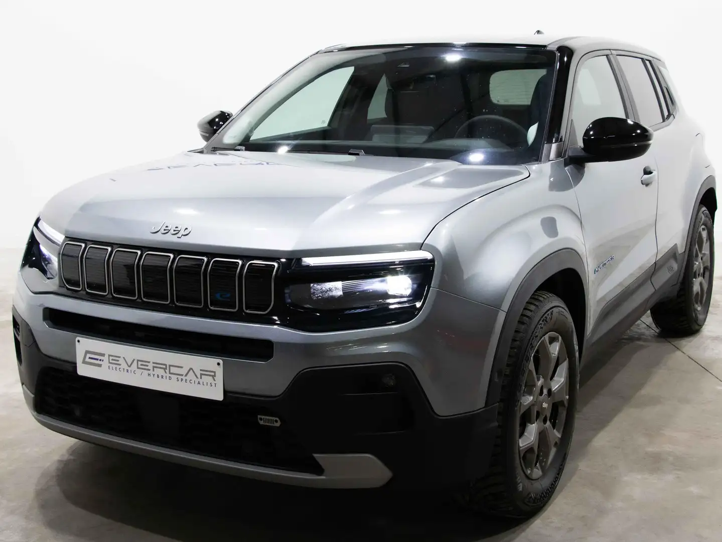 Jeep Avenger E-Avenger 51 kWh Longitude ***NAV*CARPLAY*LED*** Gris - 1