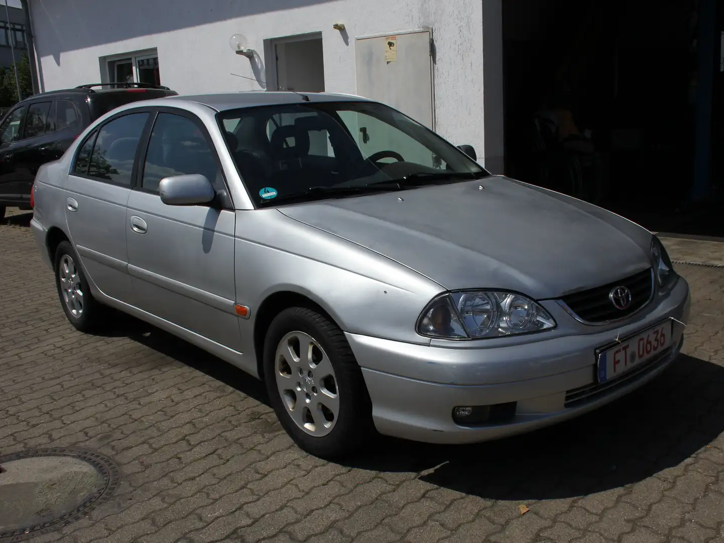 Toyota Avensis 1.6 Linea Terra Lim. Klima Gris - 2