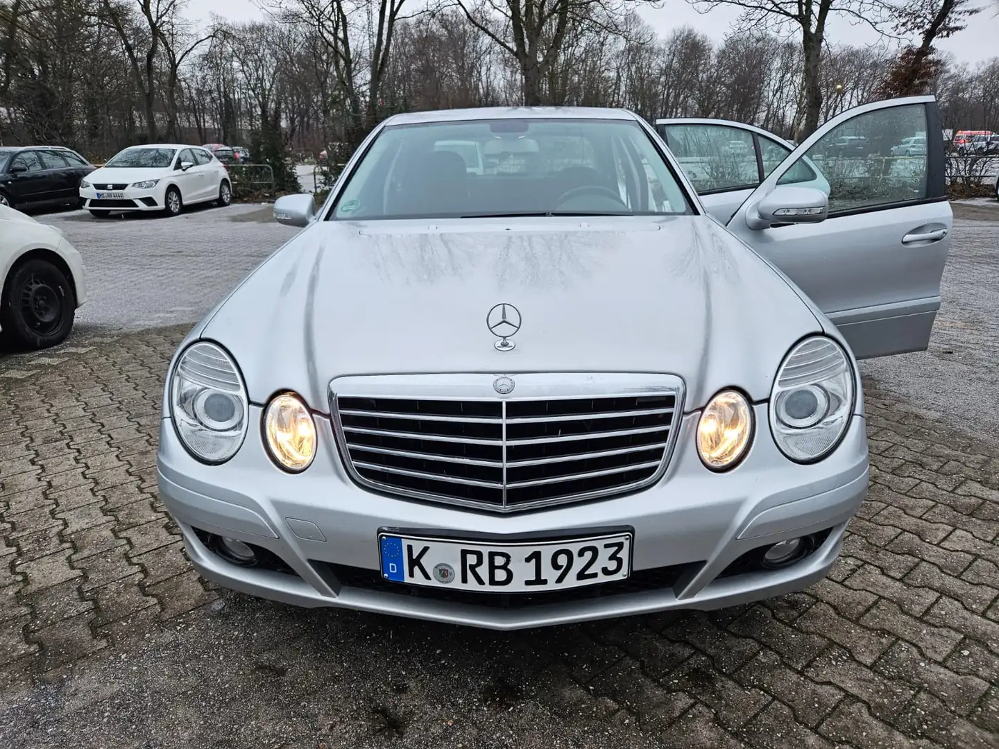 Mercedes-Benz E 230 7G-TRONIC Classic BusinessEDITION - 1