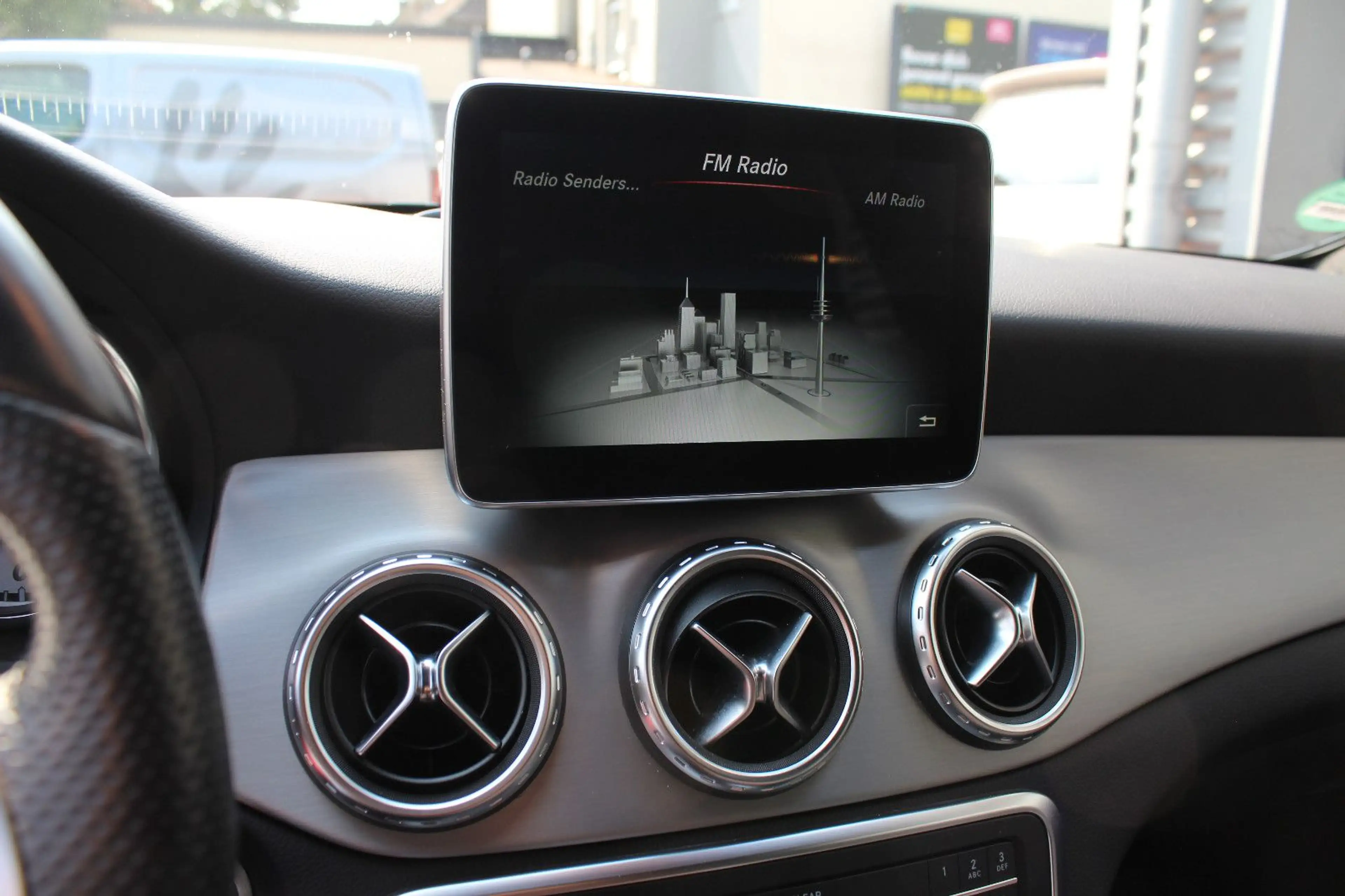 Mercedes-Benz GLA 200 AMG-STYLING NIGHT AHK PDC NAVI 19.ZOLL — photo 14
