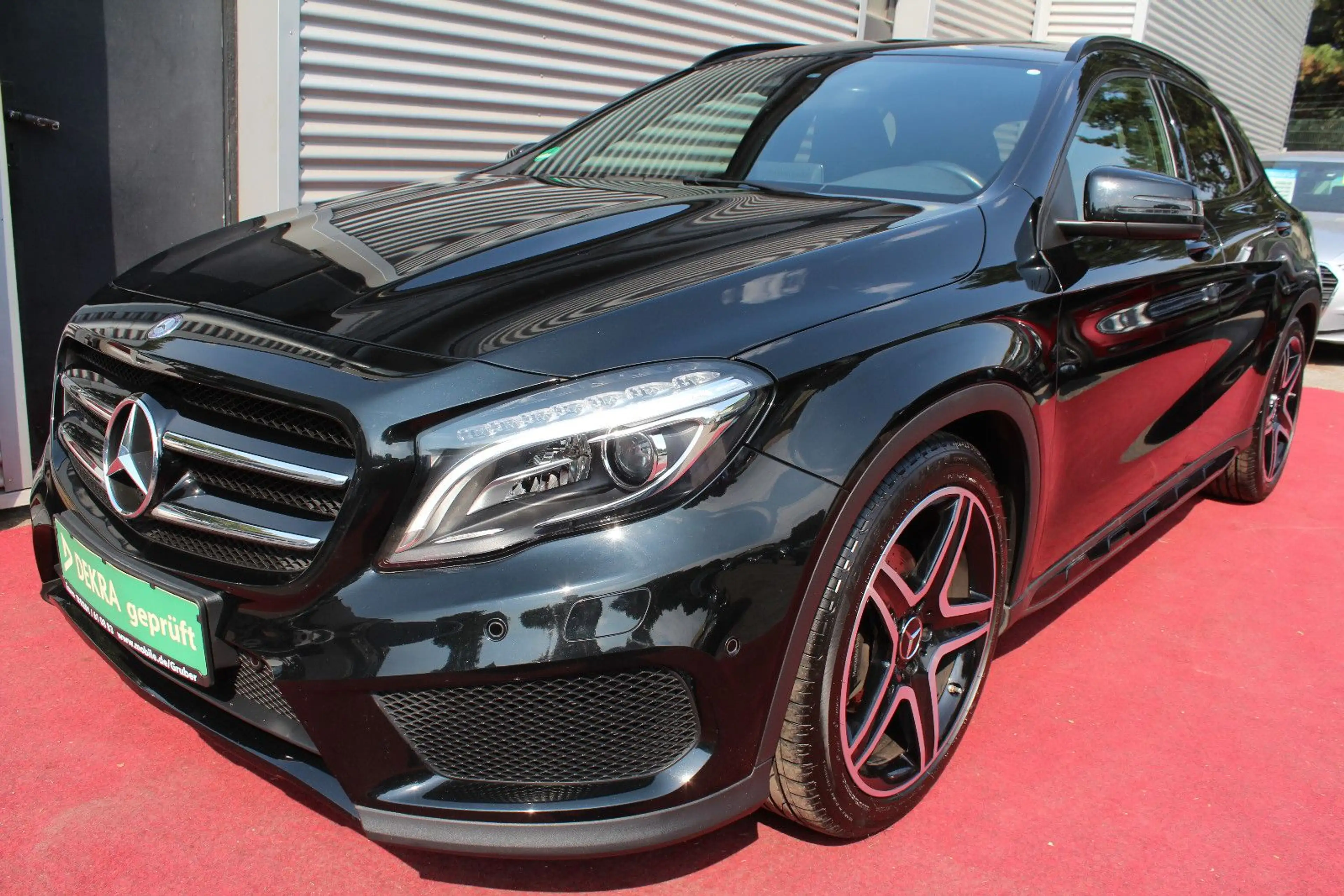 Mercedes-Benz GLA 200 AMG-STYLING NIGHT AHK PDC NAVI 19.ZOLL