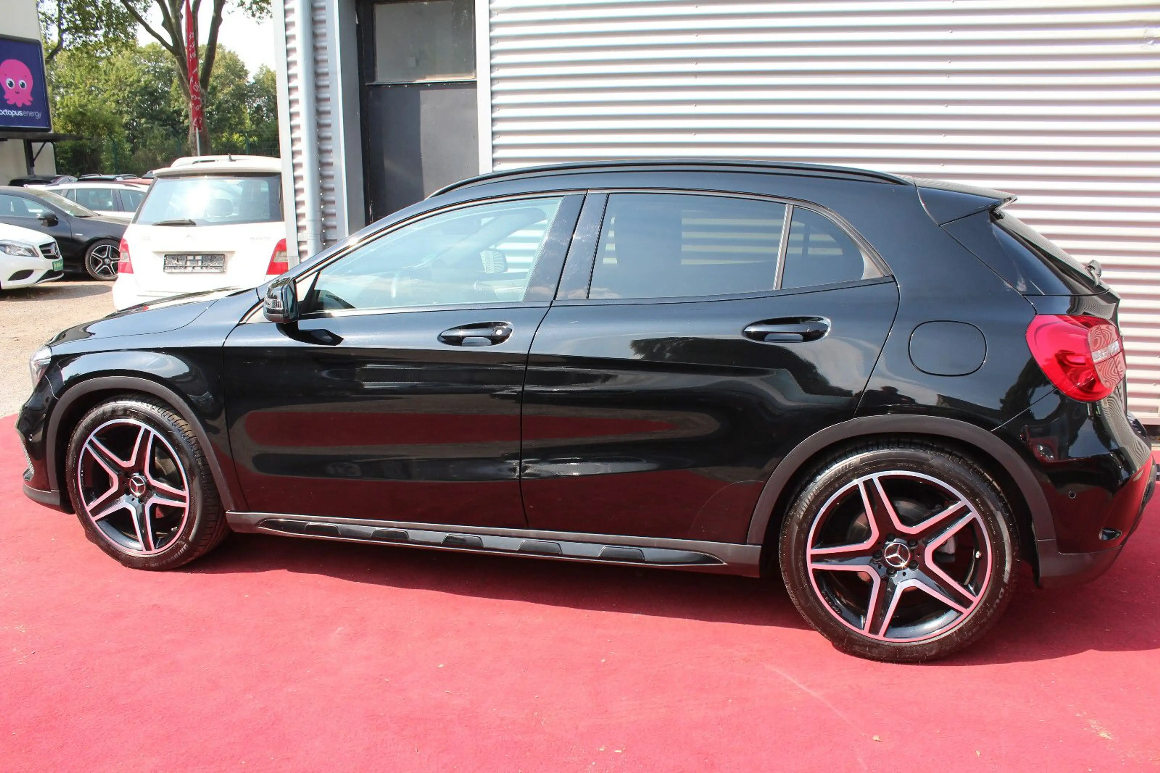 Mercedes-Benz GLA 200 AMG-STYLING NIGHT AHK PDC NAVI 19.ZOLL — photo 4