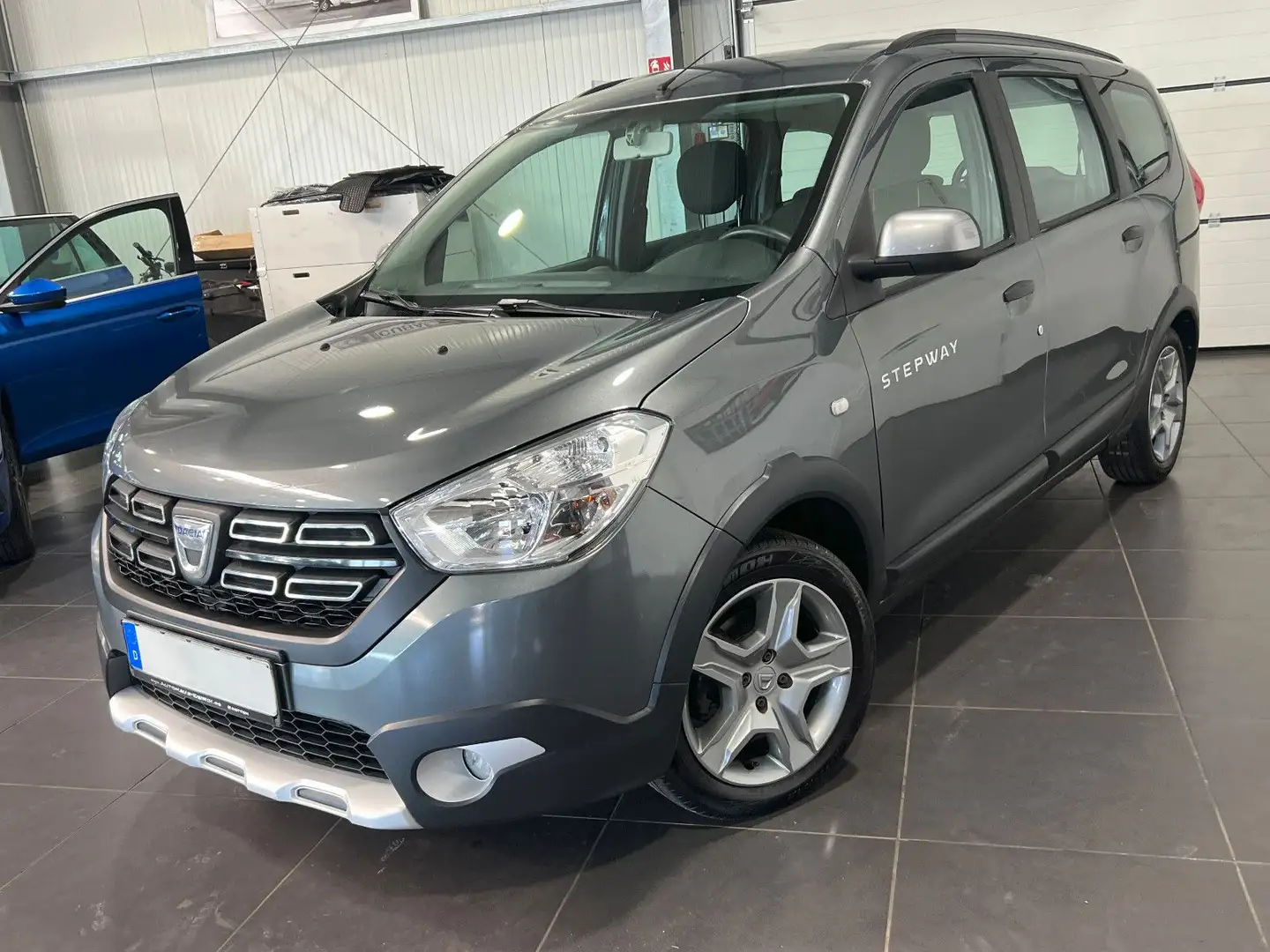 Dacia Lodgy 1.2 Stepway **Navi*Kamera*AHK*PDC*SHZ** Grau - 1