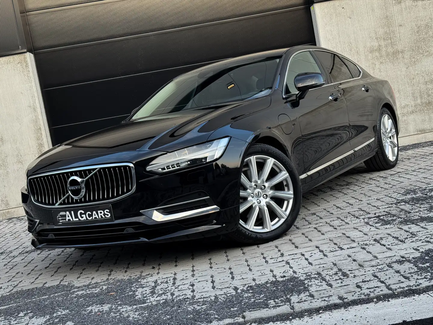 Volvo S90 T8 AWD Inscription Black - 2