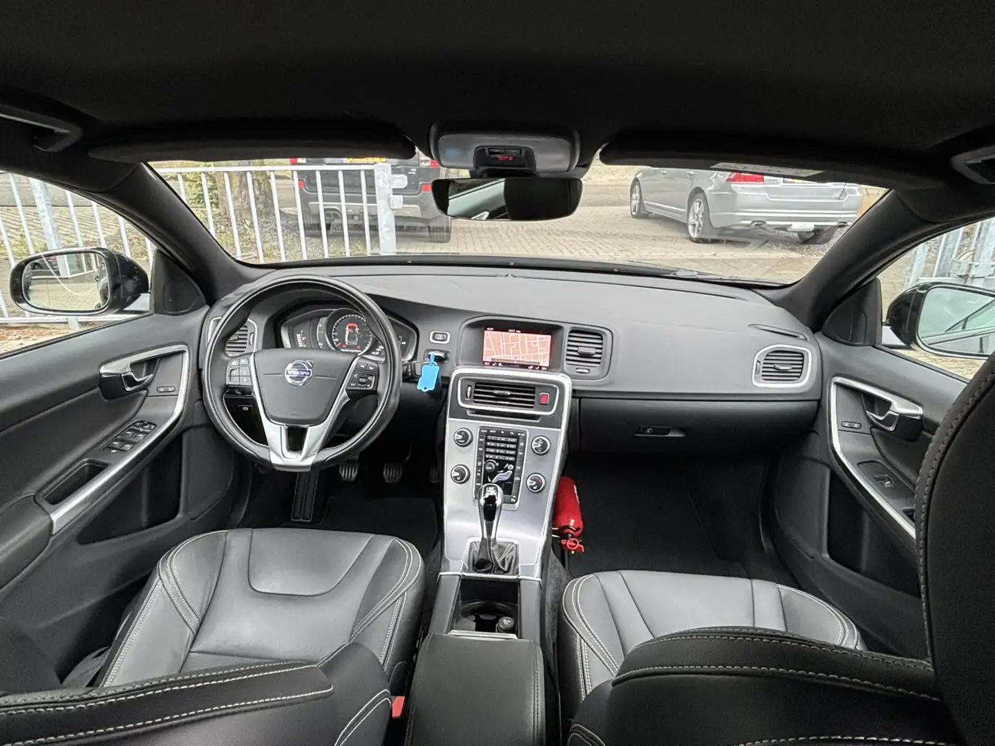 Volvo S60 2.0 T3 Polar Xenon PDC camera Leder Zwart - 2
