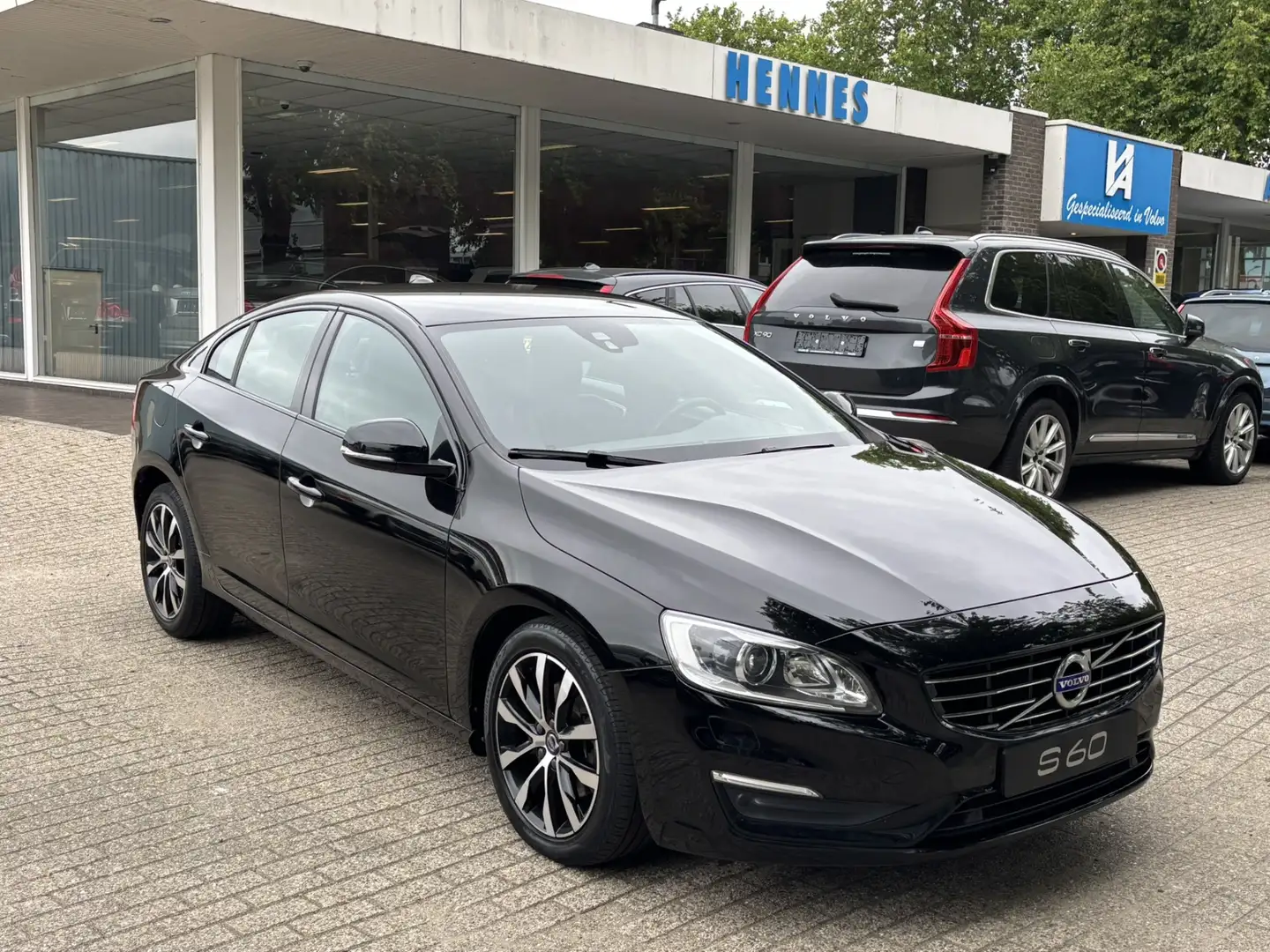 Volvo S60 2.0 T3 Polar Xenon PDC camera Leder Zwart - 1