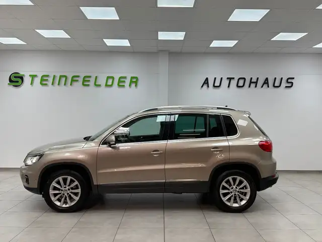 Volkswagen Tiguan view 4