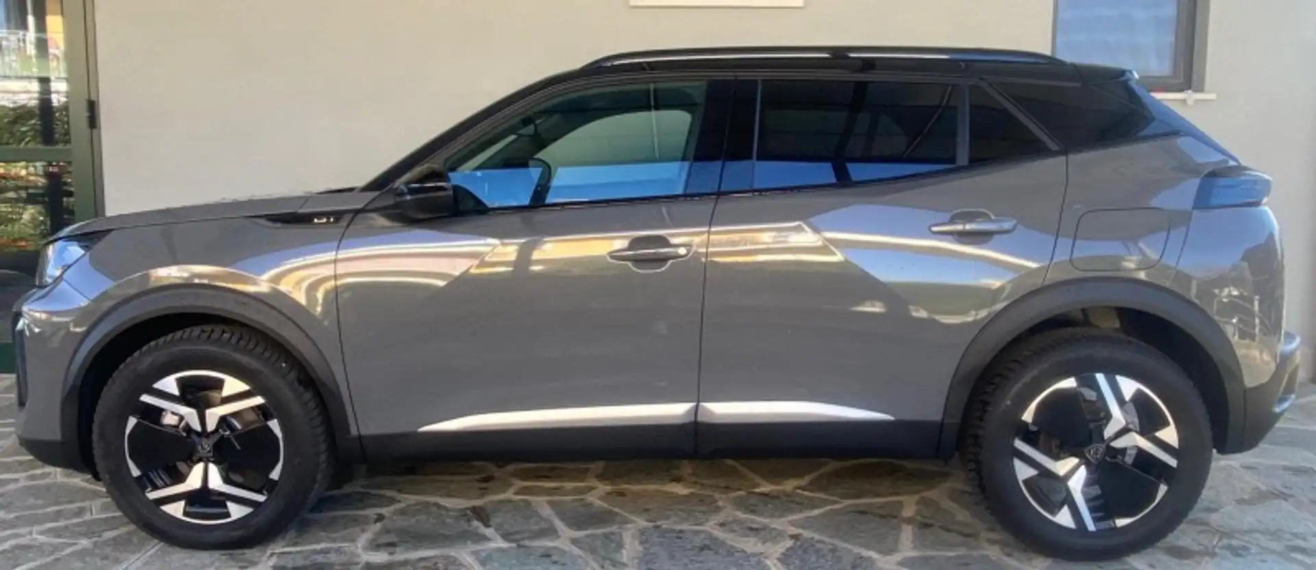 Peugeot 2008 1.2 hybrid GT 145cv e-dcs6 Grau - 2