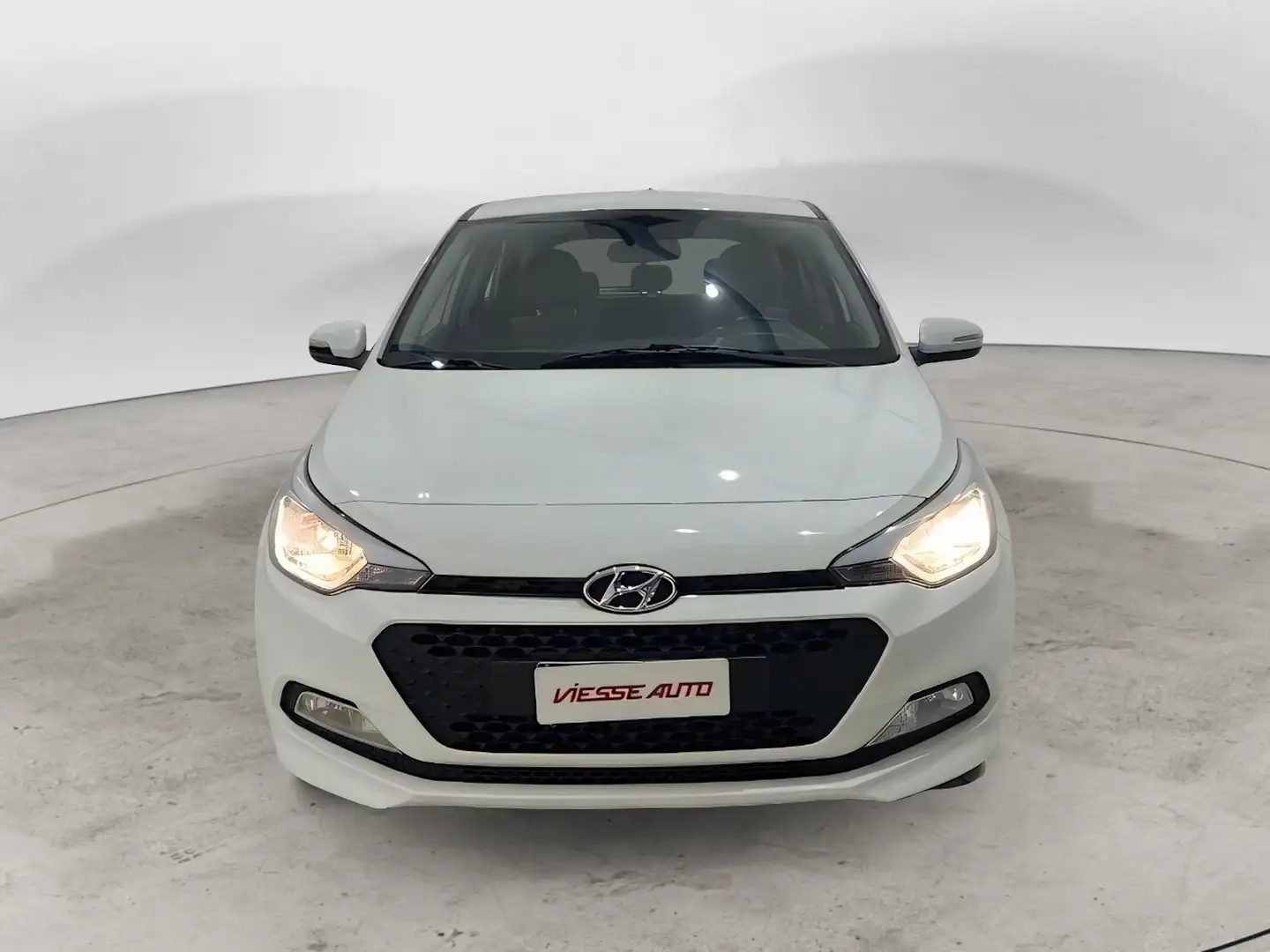 Hyundai i20 i20 II 2015 5p 1.1 crdi  75cv Bianco - 2