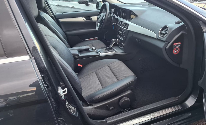 Mercedes-Benz C 200 T CGI Avantgarde Automatrik 7G-T 1.HAND — photo 3