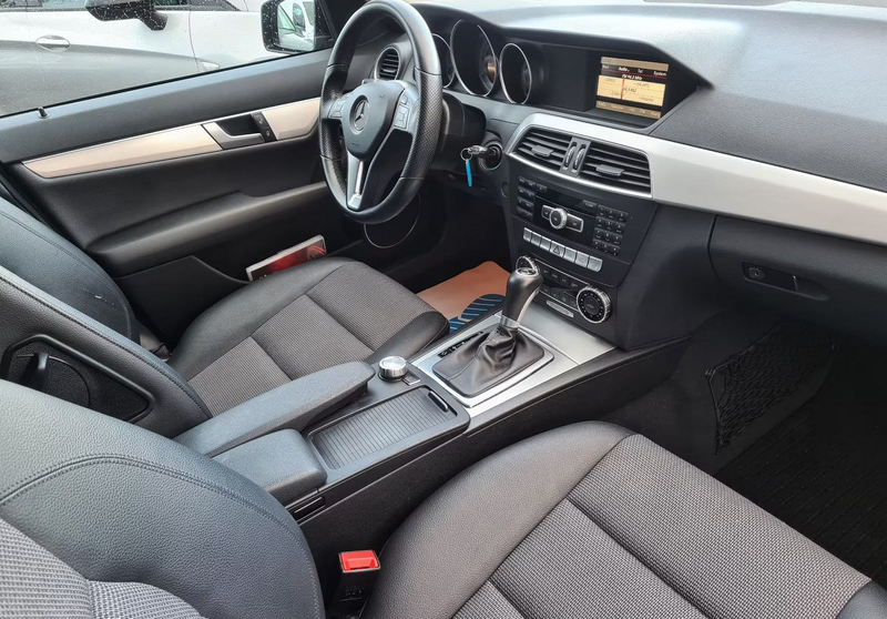 Mercedes-Benz C 200 T CGI Avantgarde Automatrik 7G-T 1.HAND — photo 2