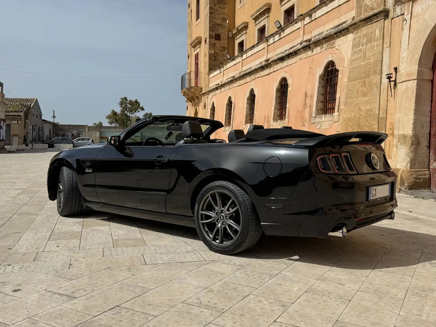 Ford Mustang GT Cabrio 5.0 V8 *NOLEGGIO* Nero - 2