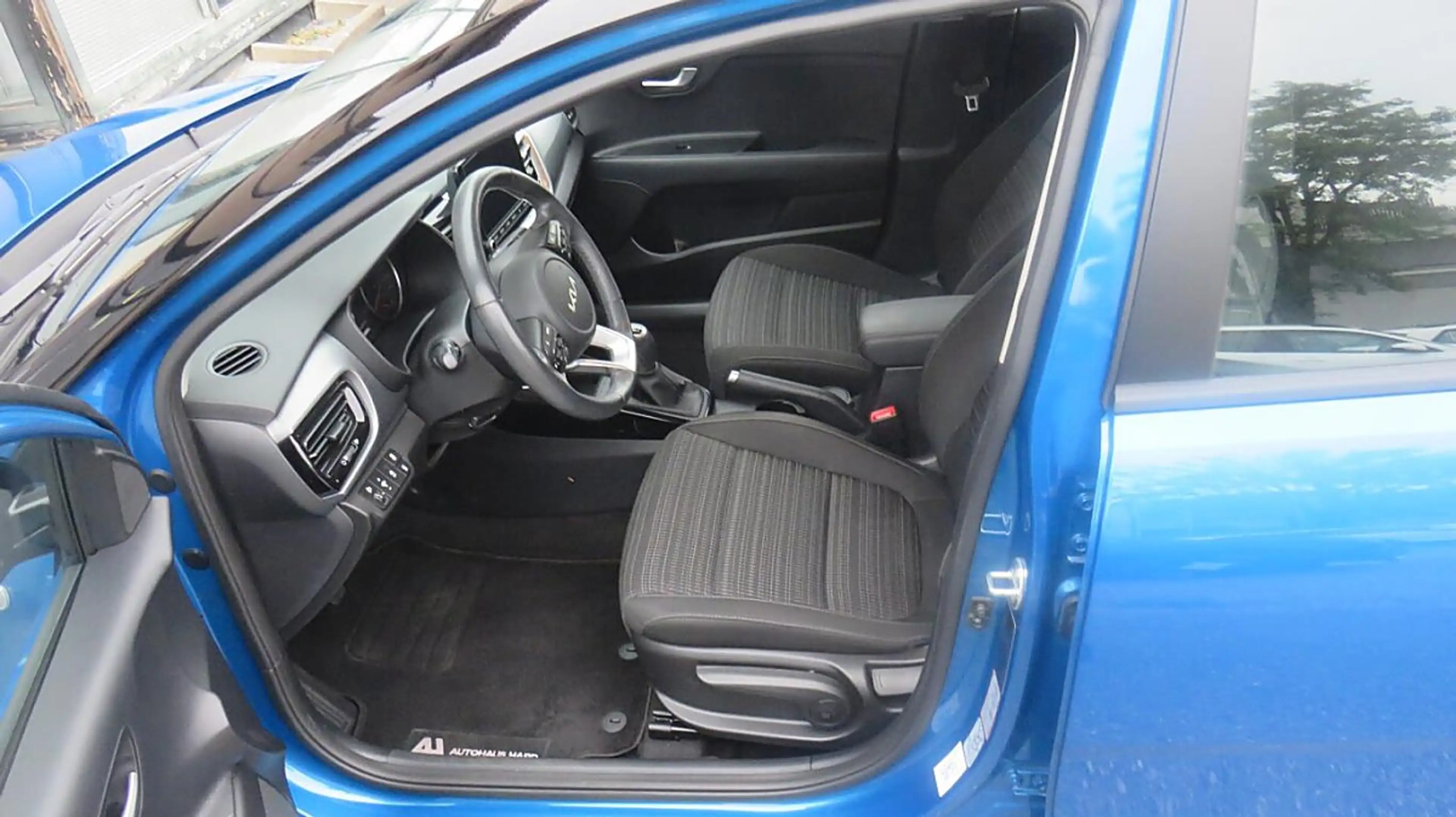 Kia Stonic 1,0 TGDI GPF ISG Silber MT6 | Erstbesitz | Serv... — photo 13