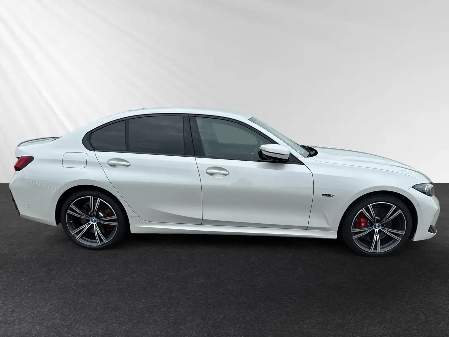 BMW 320 e M Sport Pro|19"LM|HiFi|HeadUp|DrivingAss. Weiß - 2