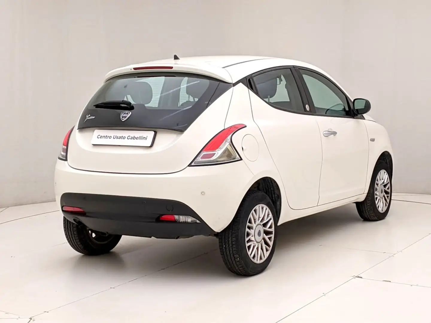 Lancia Ypsilon 0.9 TwinAir 85 CV 5 porte Metano Ecochic Gold Bianco - 2