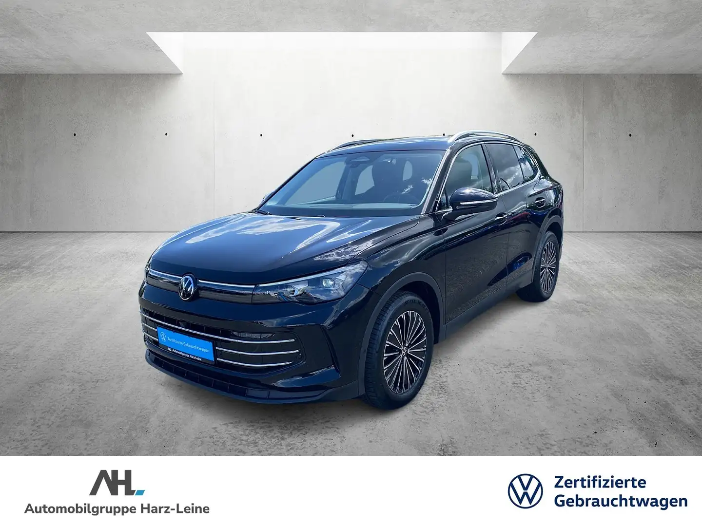 Volkswagen Tiguan 1.5 eTSI Elegance DSG HD-Matrix AHK Navi ACC Massa Zwart - 1