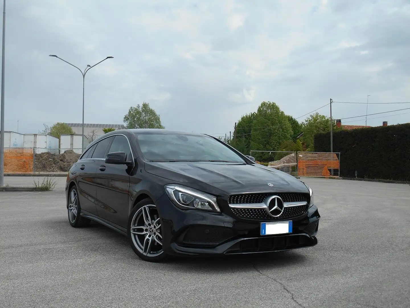 Mercedes-Benz CLA 200 Shooting Brake 200 d Premium 4matic auto Negro - 2