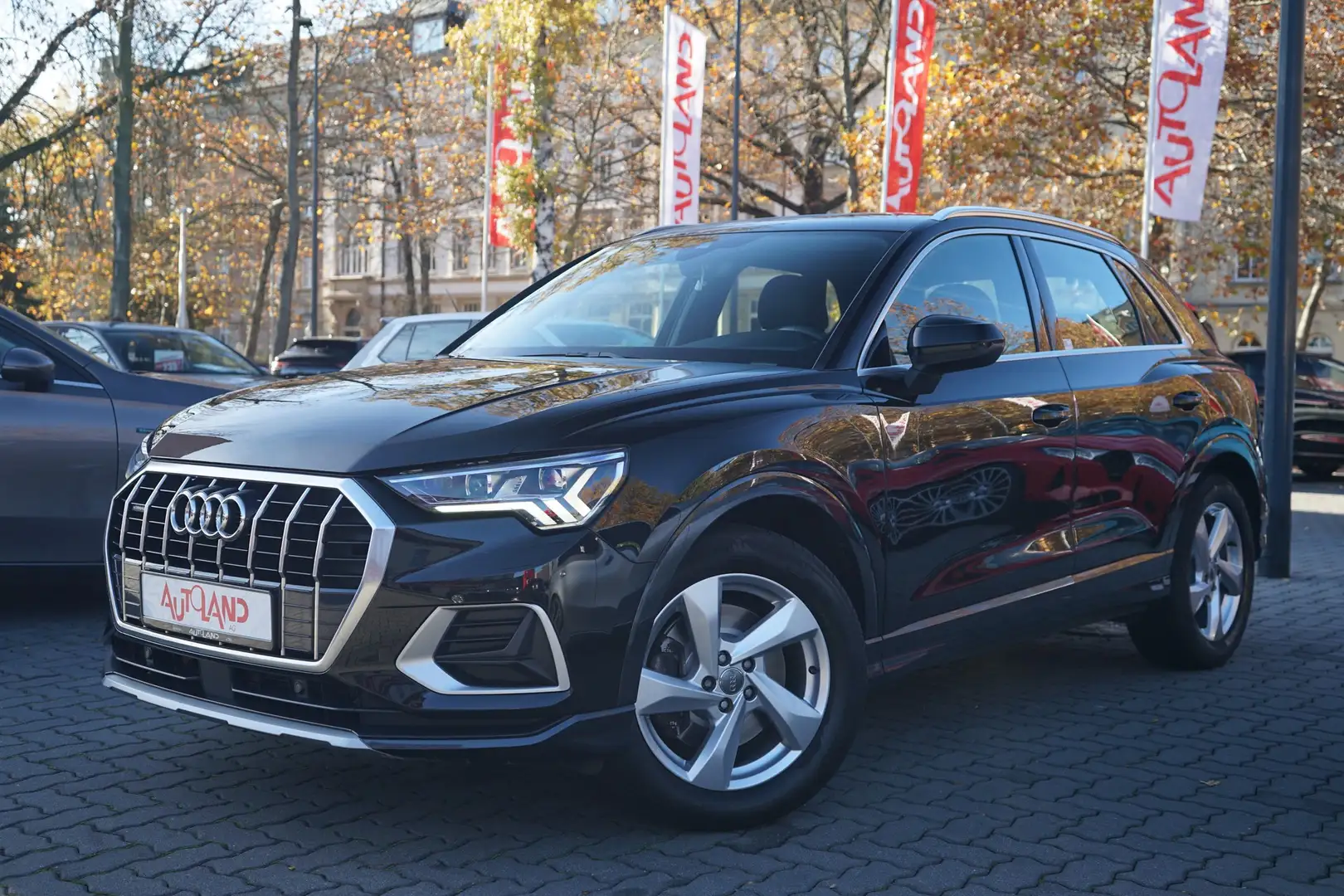 Audi Q3 40 2.0 TFSI quattro S-Line LED Navi PDC Schwarz - 2
