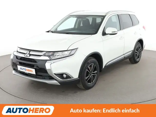 2017 Mitsubishi Outlander in White for sale