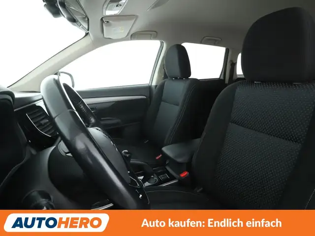 Mitsubishi Outlander view 10