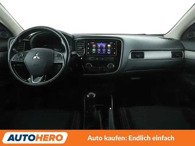 Mitsubishi Outlander view 12