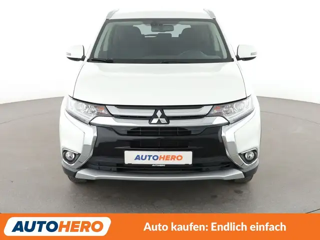 Mitsubishi Outlander view 9