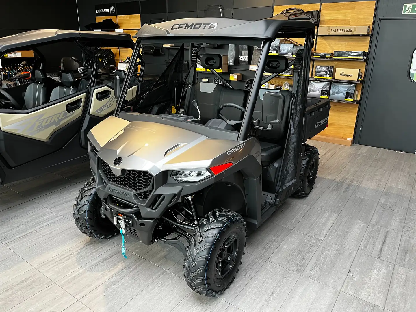 CFMOTO UForce 600 Grijs - 2