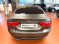 Jaguar XE 2.0 D 180 CV Auto. Grau - thumbnail 6