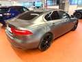 Jaguar XE 2.0 D 180 CV Auto. Grau - thumbnail 4