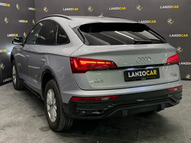 Audi Q5 view 4