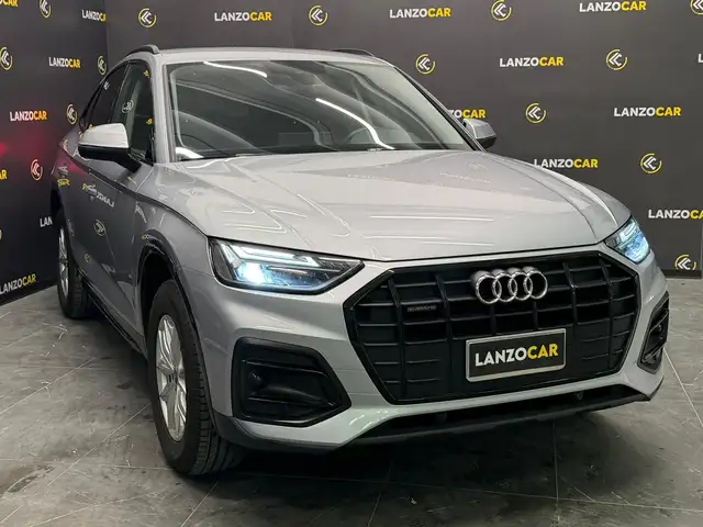 Audi Q5 view 3