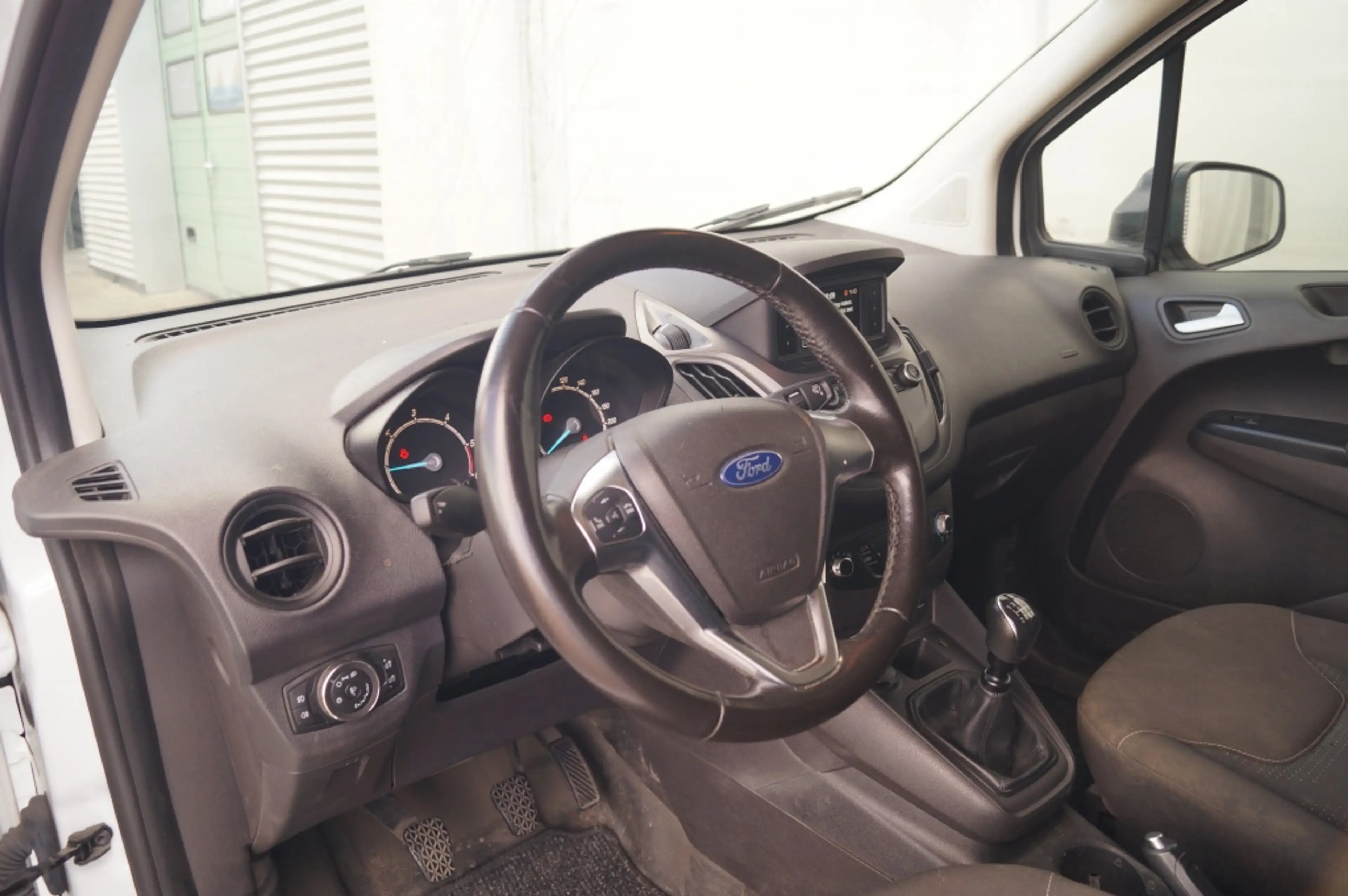 Ford Transit Courier 1.5 TDCI Trend Dura — photo 8