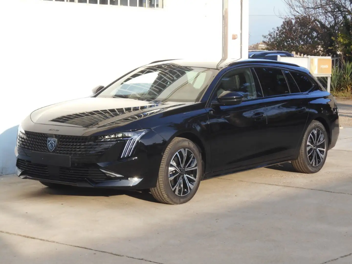 Peugeot 508 Allure HDi130 EAT8 SW Fin 9Perfet Sc23% Noir - 1