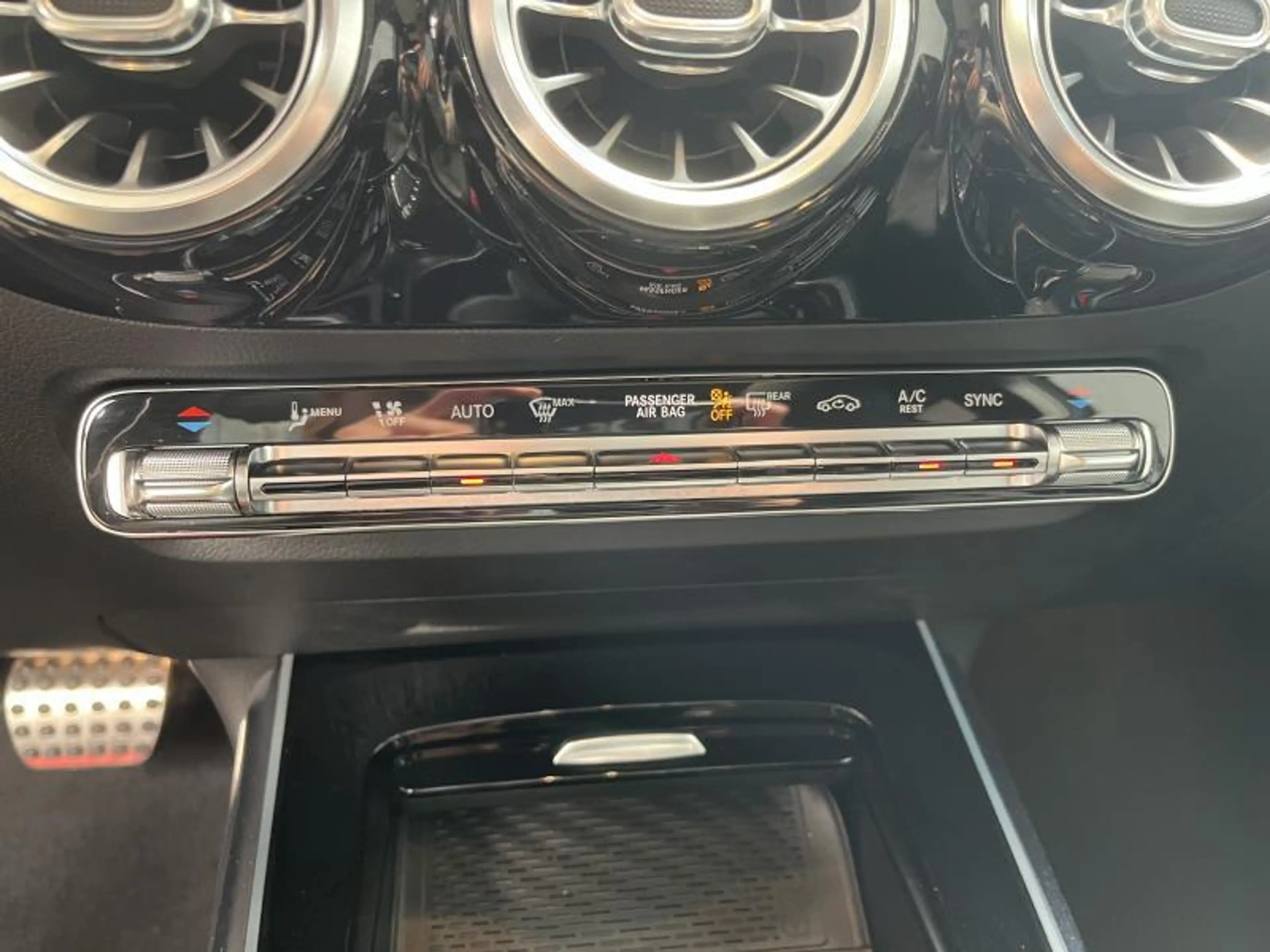 Mercedes-Benz GLA 250 2.0 GLA 4MATIC — photo 9