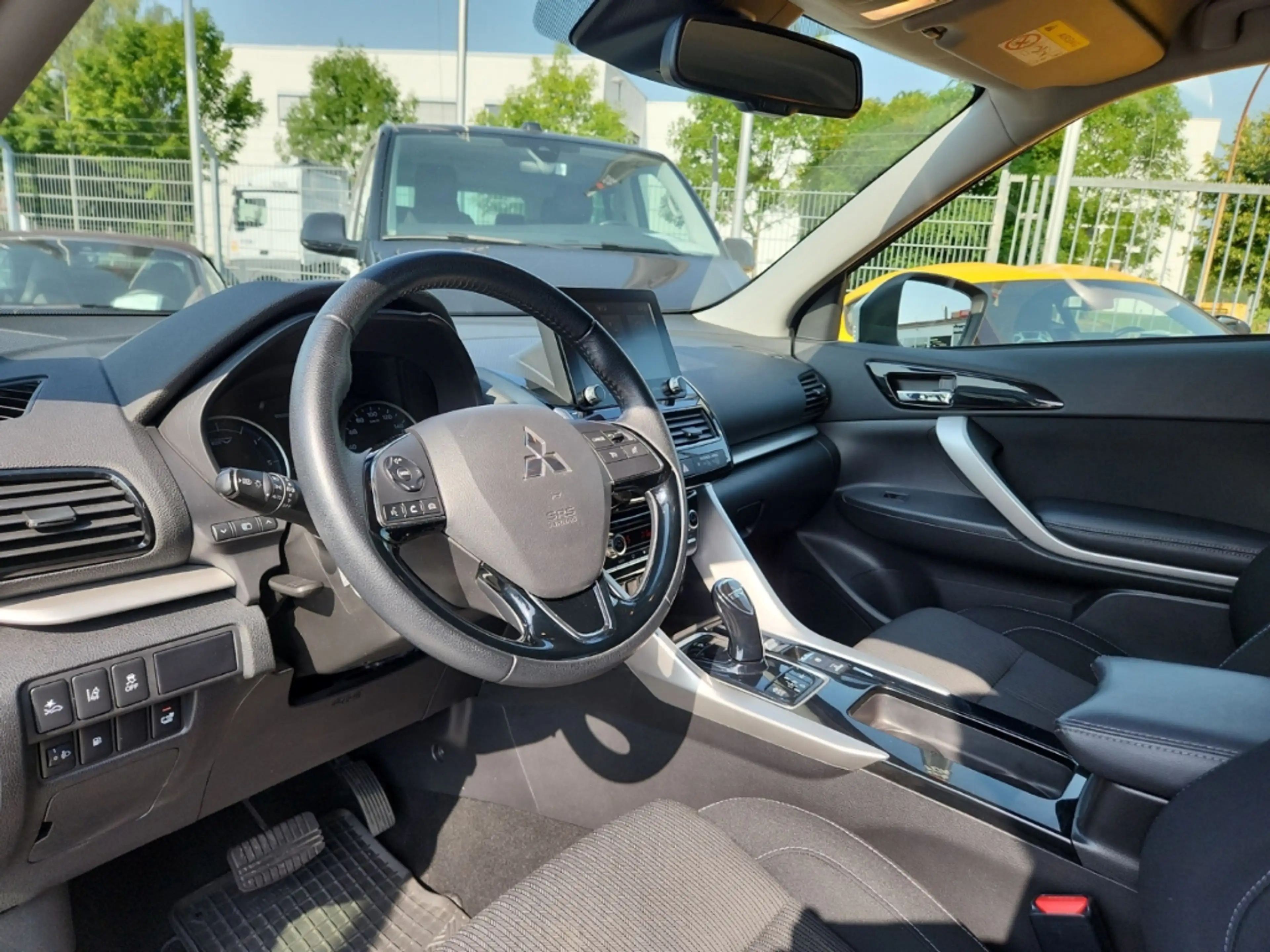 Mitsubishi Eclipse Cross Plug-In Hybrid Basis 1.Hand App — photo 8