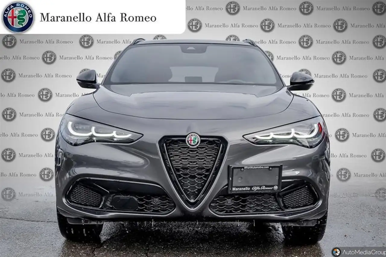 Alfa Romeo Stelvio снимка Alfa Romeo Stelvio
