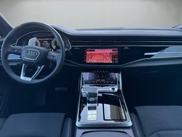 Audi Q7 view 8