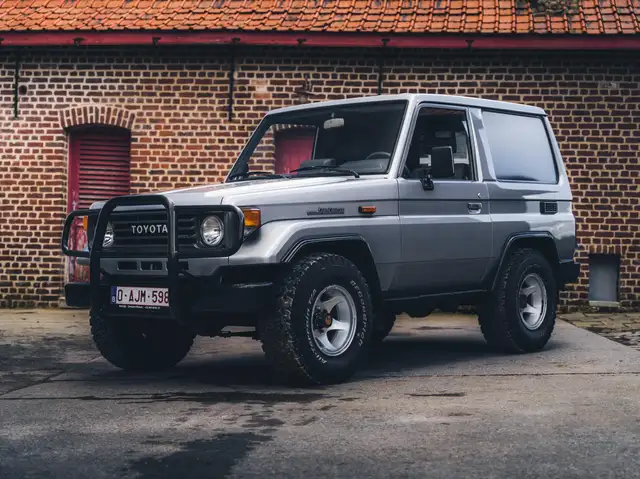 Toyota Land Cruiser HZJ70 4.2LX Diesel